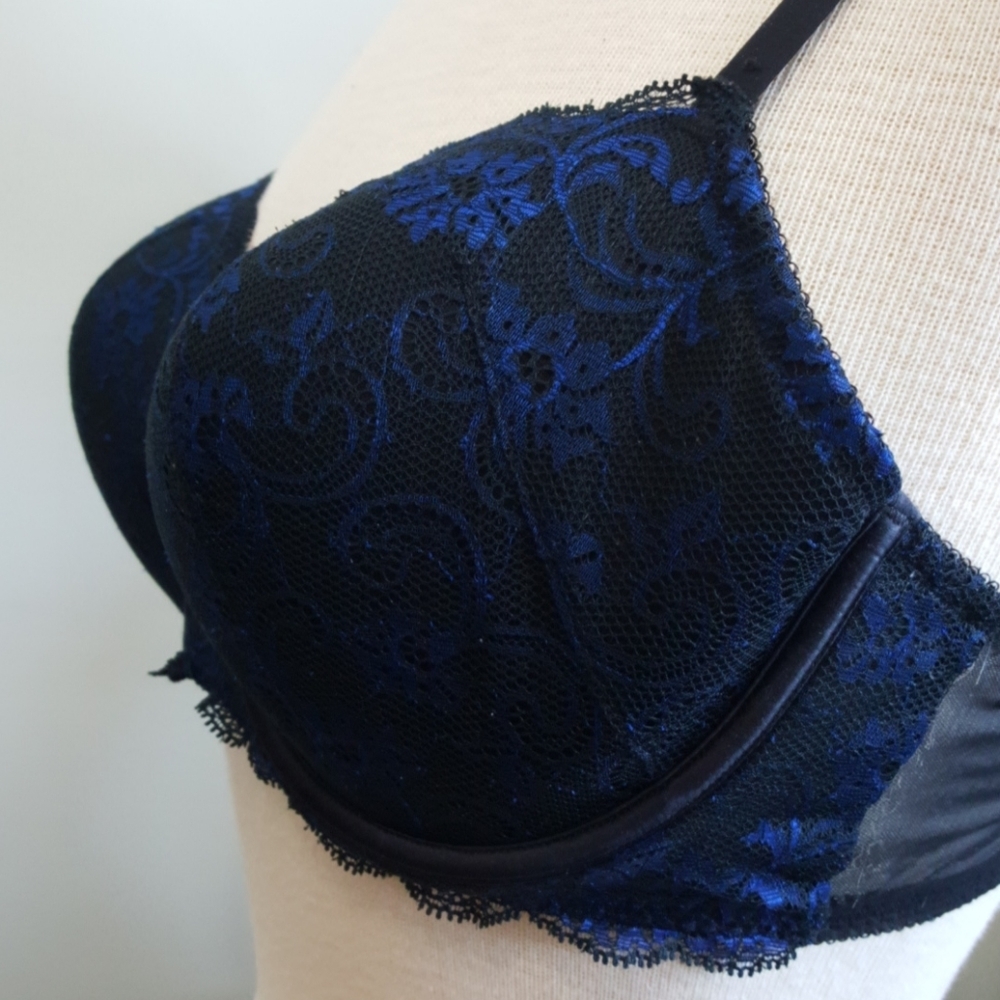 3/$30π₯ Blue on Black Plunge Bra Lace (38C?)